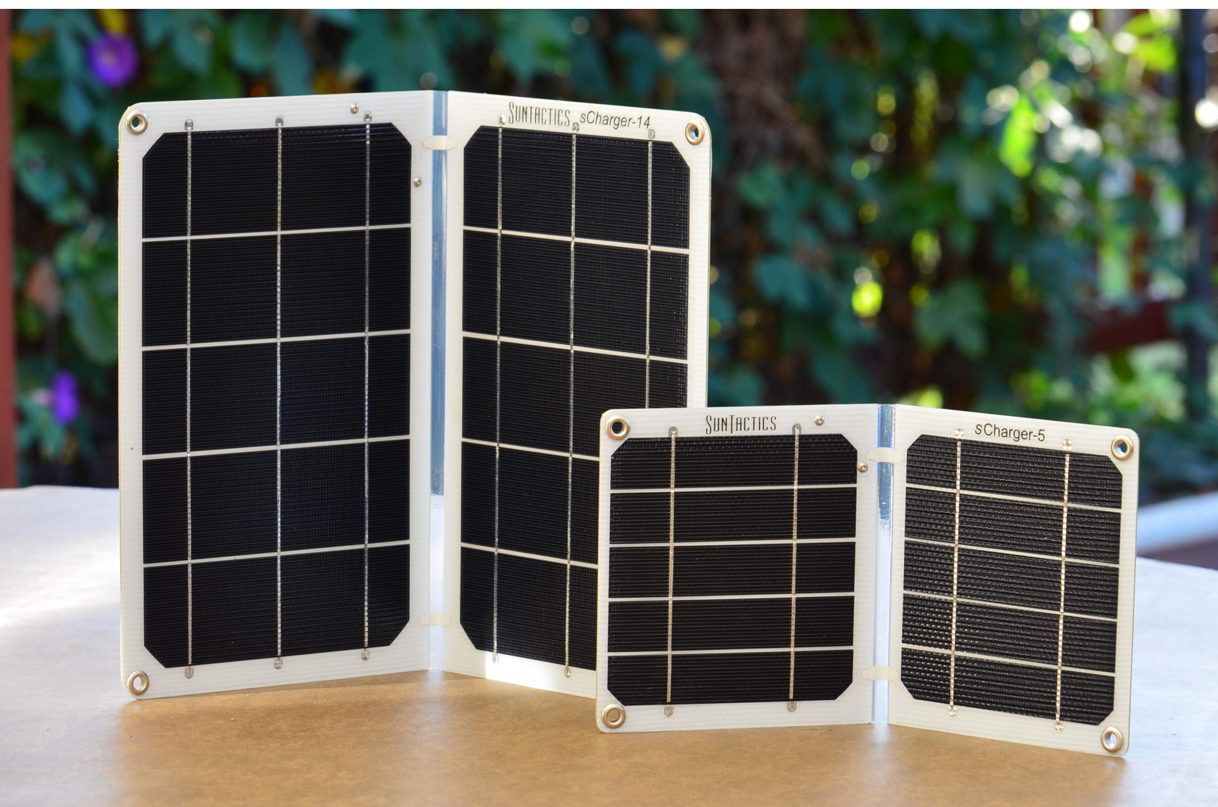 Suntactics sCharger-5 アメリカ製 ソーラーパネル USB SunTactics sCharger-5 Portable USB Charger Review | Tested